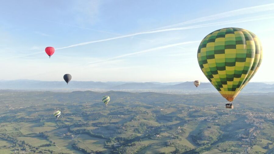 1-Hour Hot Air Balloon Flight Over Tuscany from Lucca - The safety briefing and the first lift