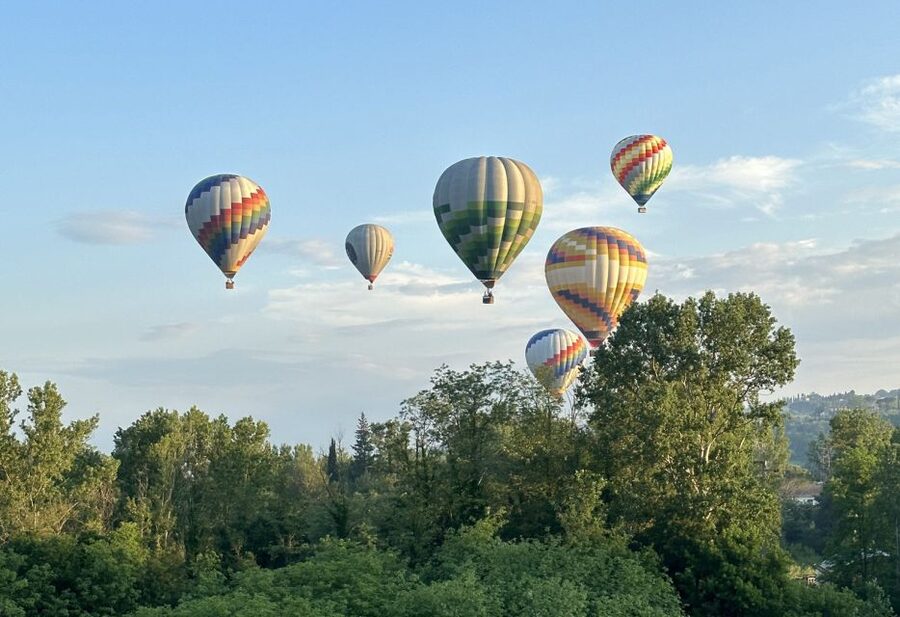 1-Hour Hot Air Balloon Flight Over Tuscany from Lucca - The landing, sparkling wine, and possible breakfast