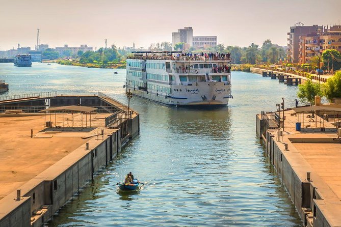 4-Day 3-Night Nile Cruise from Aswan to Luxor With Balloon and Abu Simbel - Day 3: Edfu, the river, and Luxor after dark
