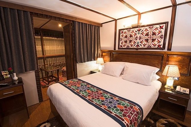 4-Days Cruise Luxor to Aswan with Hot Air Balloon and Sightseeing - Meals, cabins, and group arrangements