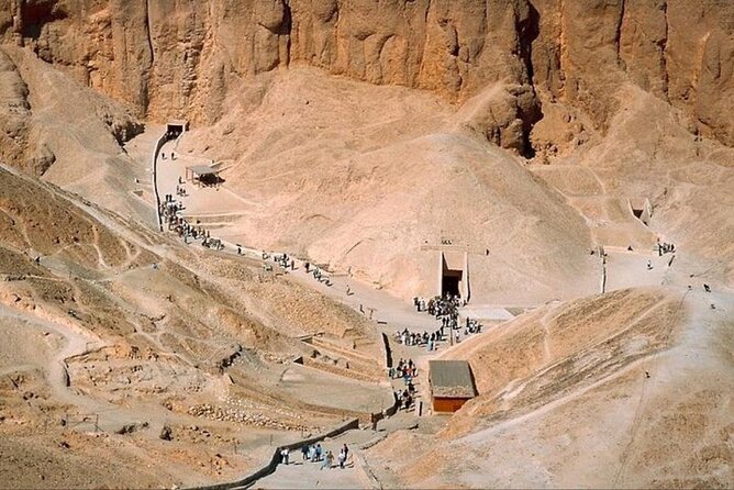 5Days from Luxor to Aswan Nile Cruise with Balloon, Abu Simbel - Day 3: Edfu by horse carriage and Kom Ombo at sunset