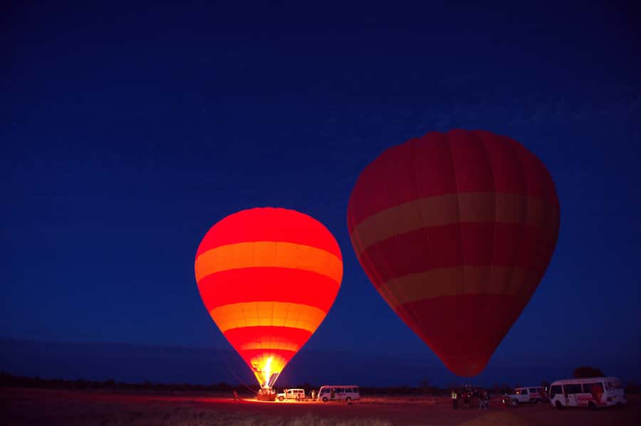 Alice Springs: Early Morning Hot Air Balloon Flight - Watching the balloon come alive