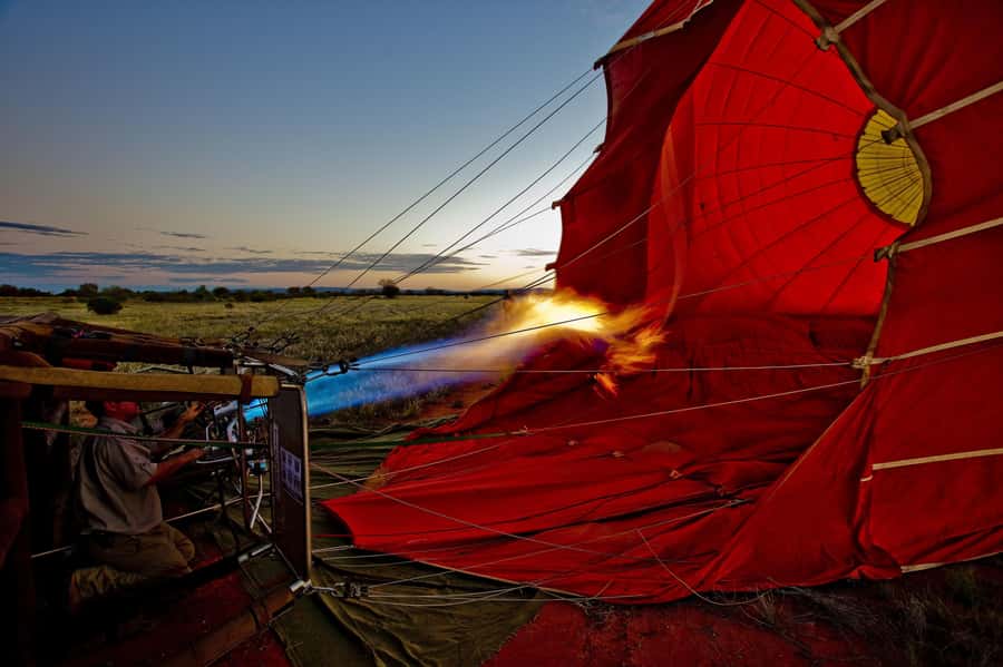 Alice Springs: Early Morning Hot Air Balloon Flight - Before dawn: pickup and the drive out