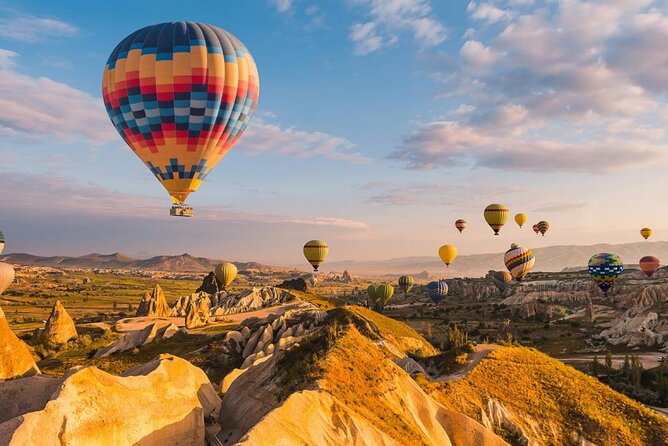 Amazing Hot Air Balloon With Beautiful Desert Sunrise View - A gourmet breakfast with smoked salmon and caviar