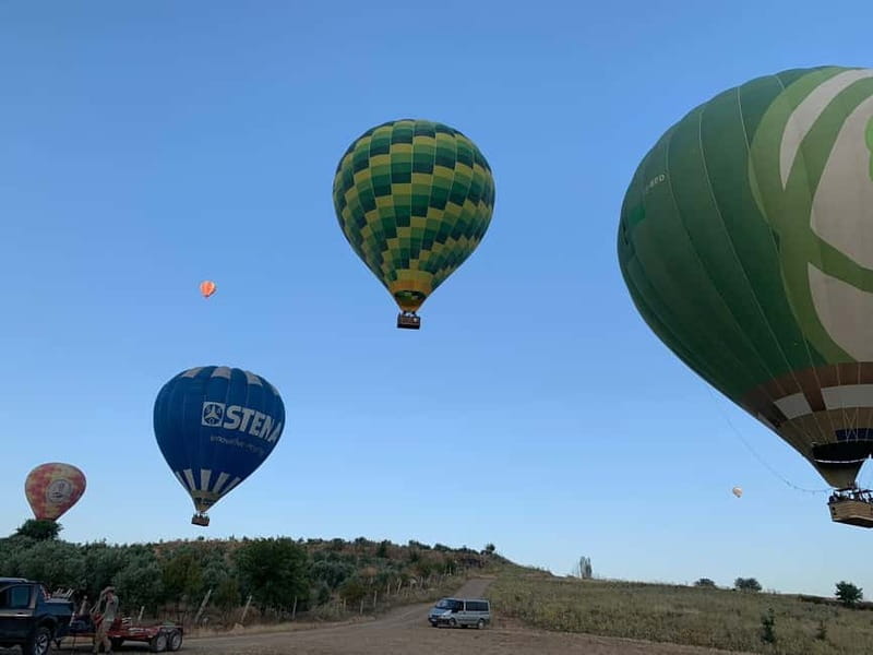 Antalya: Pamukkale Tour with Hot Air Balloon and Lunch - What makes the guides important