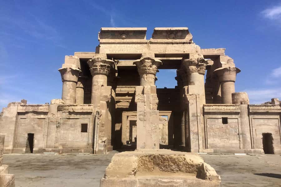 Aswan: 3 Days Nile River Cruise & Hot Air Balloon Ride - Day three: A hot air balloon above Luxor