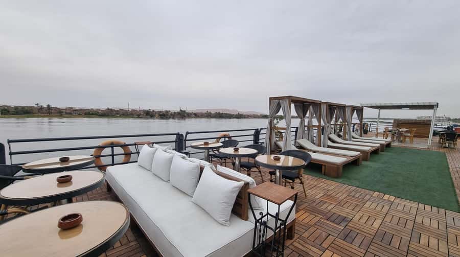 Aswan: 4-Day Egypt Private Tour with Nile Cruise, Balloon - Day Two: The Long Road to Abu Simbel