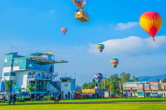Balloon adventure: transfer+breakfast in the cave+guided pyramids - Weather, age limits, and practical conditions