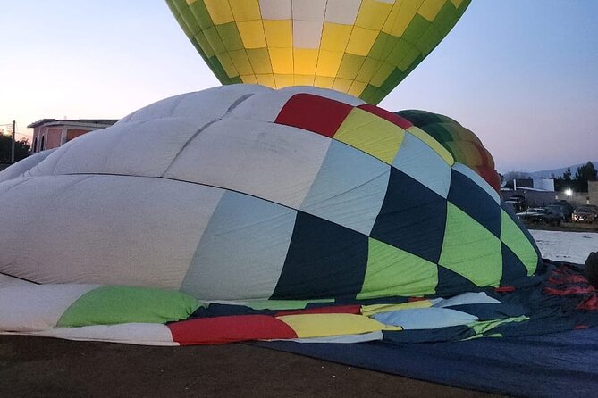Balloon flight + Breakfast + Transportation from CDMX (SMALL GROUP) - The 45-minute flight over Teotihuacan