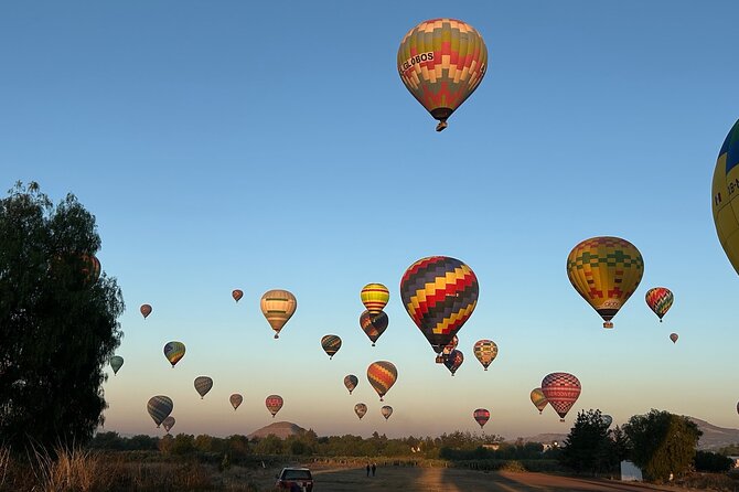 Balloon flight + Breakfast + Transportation from CDMX (SMALL GROUP) - One hour at the pyramids