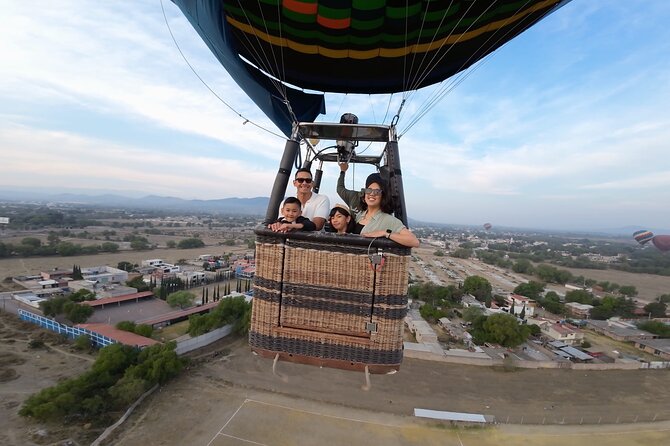 Balloon flight + Breakfast + Transportation from CDMX (SMALL GROUP) - Preparing for takeoff at Vive Vuela Teotihuacan