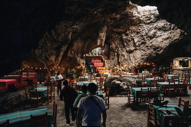 Balloon Flight + Cave Breakfast + Pick Up from CDMX or We Fly - The flight over the valley and the pyramid question