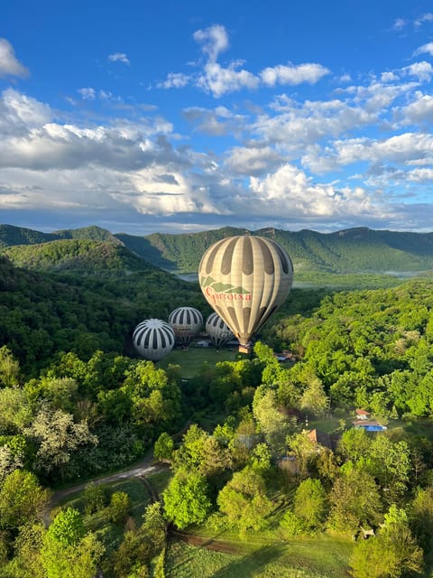 Balloon flight in la Garrotxa with transfer from Barcelona - Coffee and pastries at Vol de Coloms
