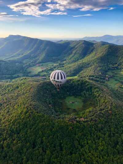 Balloon flight in la Garrotxa with transfer from Barcelona