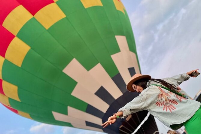 Balloon flight in Teotihuacan from Mexico City - Maguey, pulque, obsidian, and the artisan stop