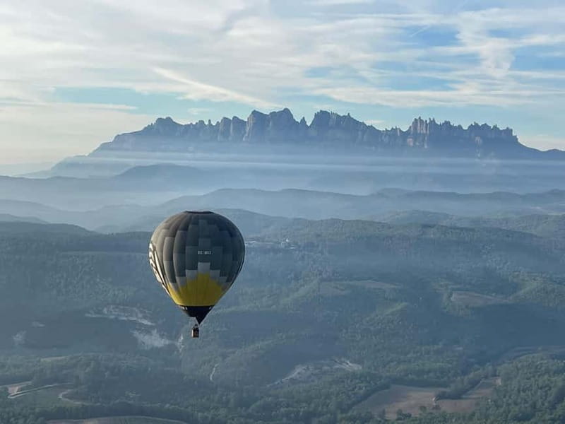 Balloon flight: panoramic view of Montserrat and Transport from Barcelona - Clothing advice for every season