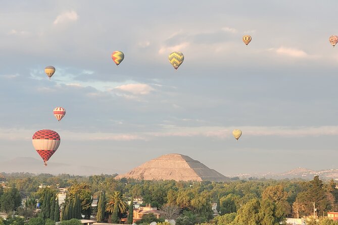 Balloon flight + Transportation + Breakfast in Cave or buffet + Pyramids - Breakfast inside La Cueva Teotihuacán