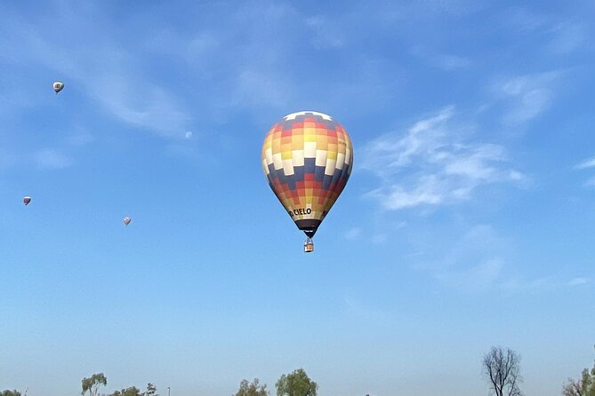 Balloon flight + Transportation + Breakfast in Cave or buffet + Pyramids - Tlalocan crafts and the one-hour shopping stop