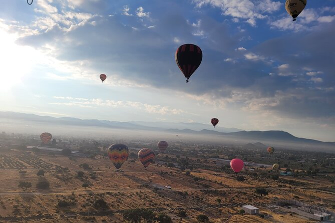Balloon flight + Transportation + Breakfast in Cave or buffet + Pyramids - Who will enjoy this experience most?