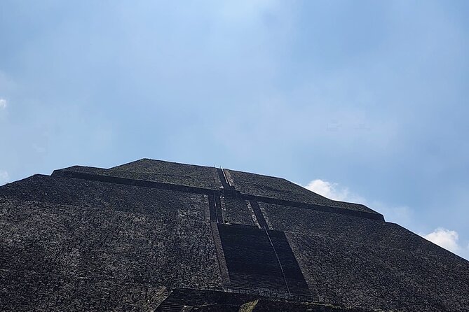 Balloon Flight with Breakfast and Transportation in Teotihuacan - Coffee, cookies, and balloon preparation at San Juan Teotihuacan