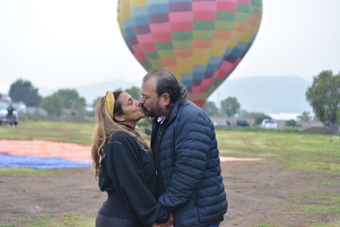 Balloon Flight with Breakfast in Cave and Pyramids of Teotihuacan - The artisan stop and a taste of local products