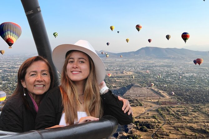 Balloon flight with breakfast in Cave and Pyramids tour from CDMX - A predawn start from Mexico City