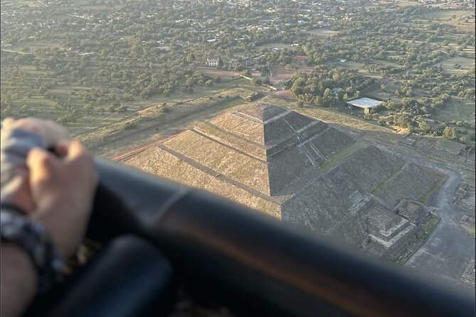 Balloon flight with breakfast in Cave and Pyramids tour from CDMX - Mezcal, tequila, pulque, and obsidian