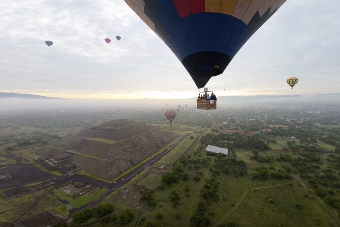 Balloon flight with breakfast in Cave and Pyramids tour from CDMX - Who should book this experience?