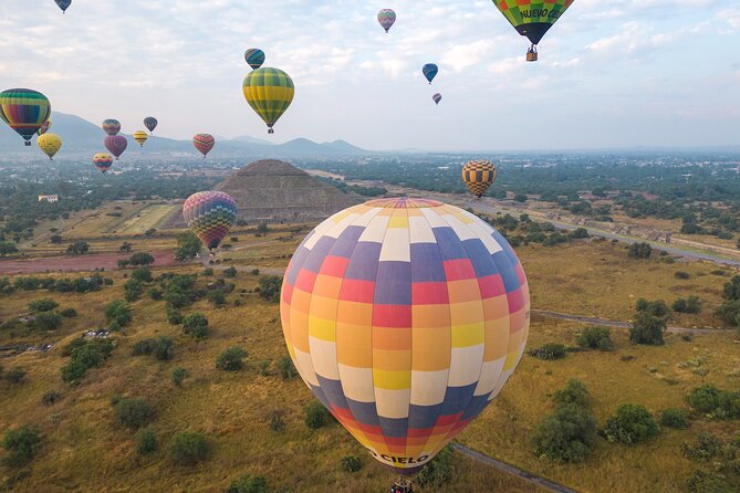 Balloon over the City of the Gods in Teotihuacan - Visiting the archaeological area