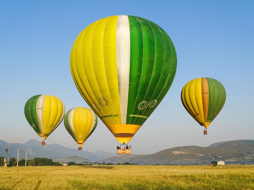 Barcelona: Hot Air Balloon Ride - Watching the balloon come alive