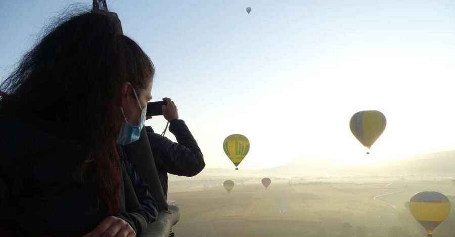 Barcelona: Private Hot Air Balloon Ride - Weather can change the morning