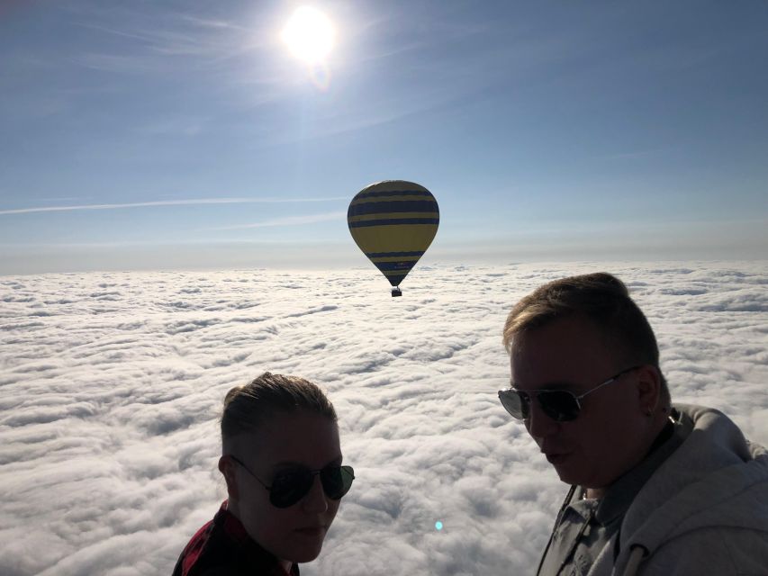 Barcelona: Private Romantic Balloon Flight - One hour above the Catalan countryside