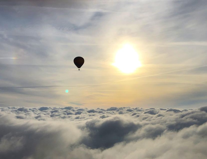 Barcelona: Private Romantic Balloon Flight - Landing, breakfast, and the cava toast