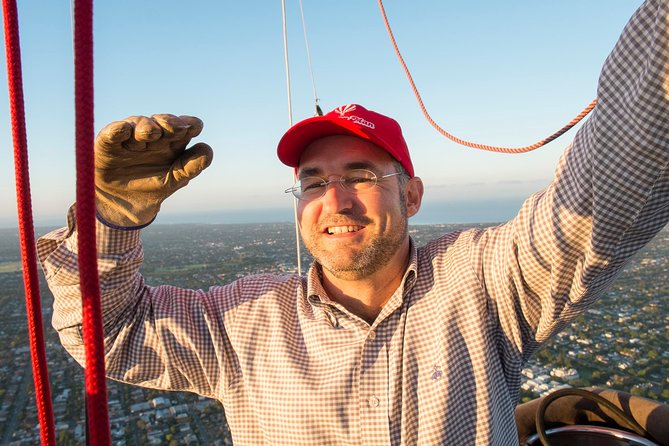 Bendigo Premium Balloon Flight plus buffet champagne breakfast - A small basket and a quiet view