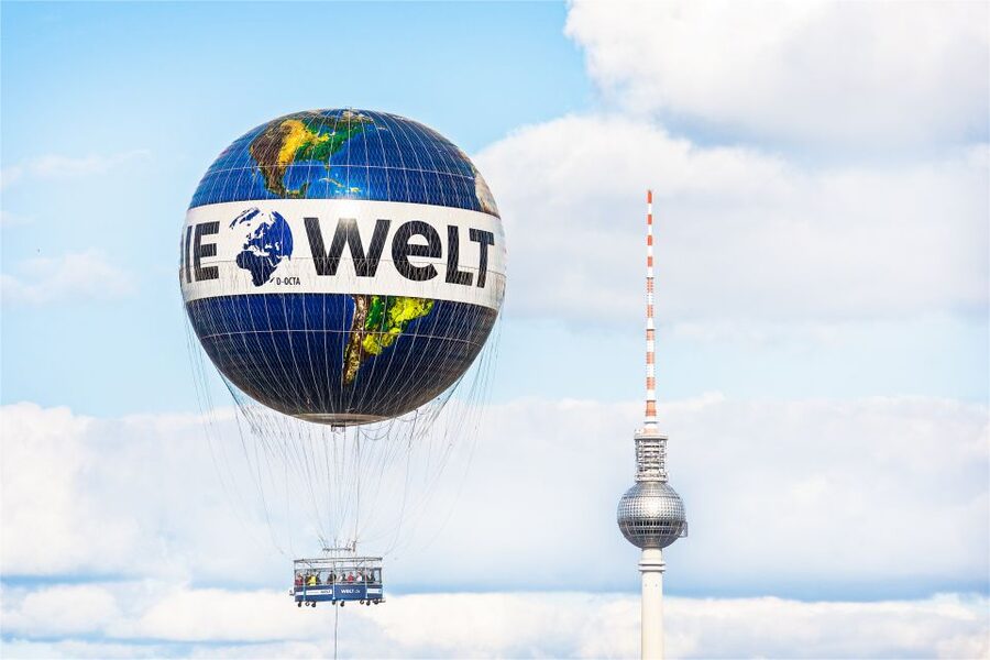 Berlin: Ticket for World Balloon with Perfect View - Rising above Checkpoint Charlie