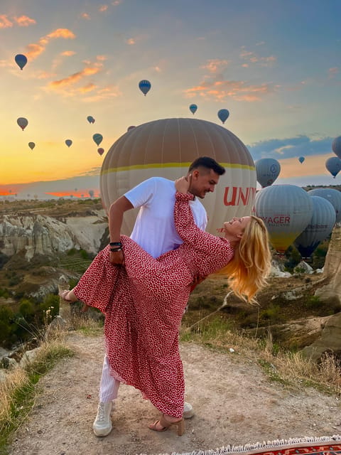Breakfast with balloons in the valley ( private table ) - Who will enjoy this Cappadocia experience?