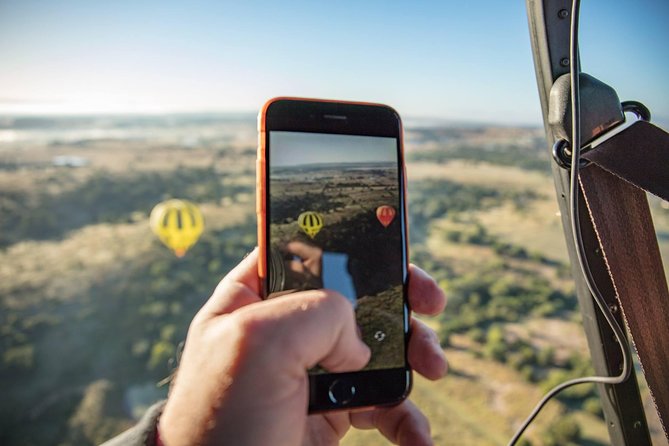Brisbane's closest Hot Air Balloon Flights - City & Country views - 1 hr flight! - Breakfast at Fourthchild Café & Restaurant