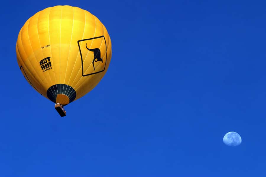 Cairns: Hot Air Balloon Flight with Transfers - A calm flight depends on the crew