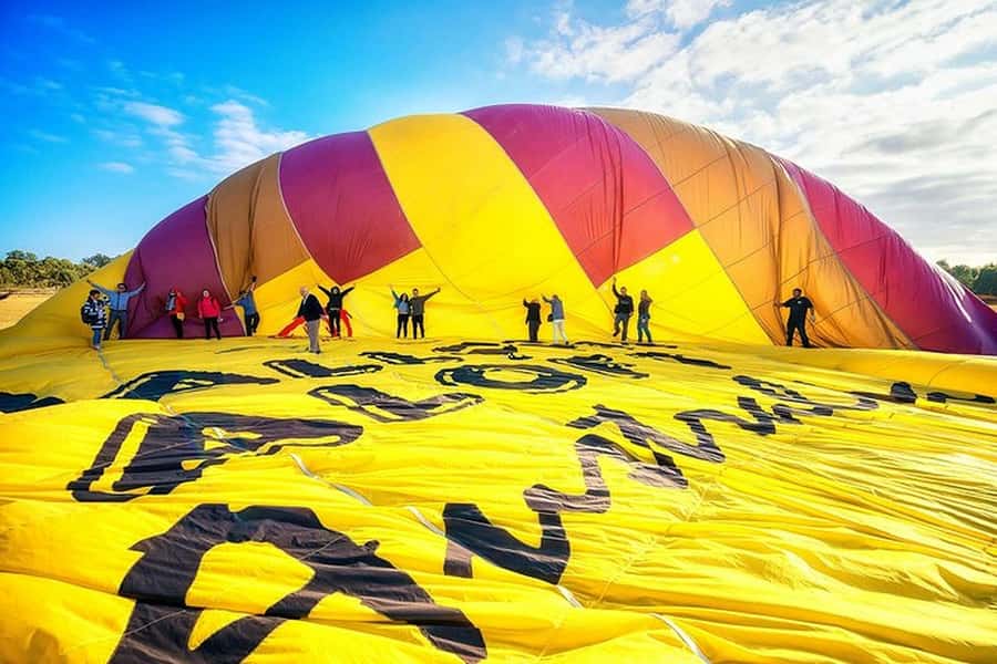 Camden Valley: Sunrise Hot Air Balloon Flight With Breakfast - The landing and the included cooked breakfast