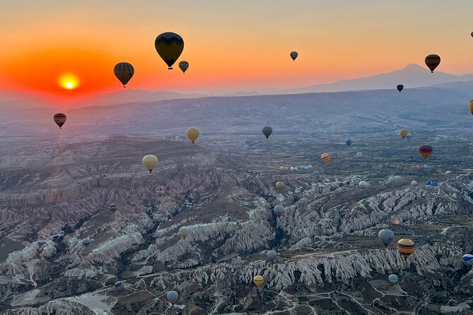 Cappadocia Balloon Ride Over Göreme Love Valley - Watching the balloons come alive