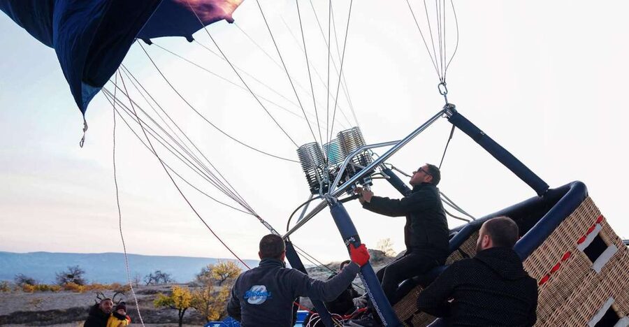 Cappadocia: Balloon Sunrise Flight Economic-Premium Options - Choosing between cave breakfast and economy flight