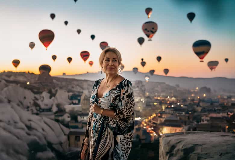 Cappadocia: Private Photoshoot Sunrise Balloon with Transfer - Choosing sunrise with balloons above Göreme