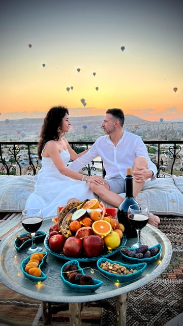 Cappadocia: Terrace Photo Spot With Balloon Flight View - The cold morning is the main practical issue