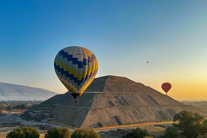 CDMX balloon flight, breakfast, pickup and visit to Teotihuacán - A 45 to 60 minute view from above