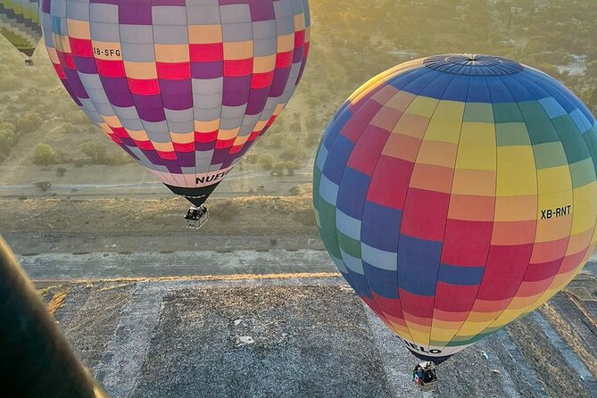 CDMX balloon flight, breakfast, pickup and visit to Teotihuacán - Craft shops and mezcal in the Plus package