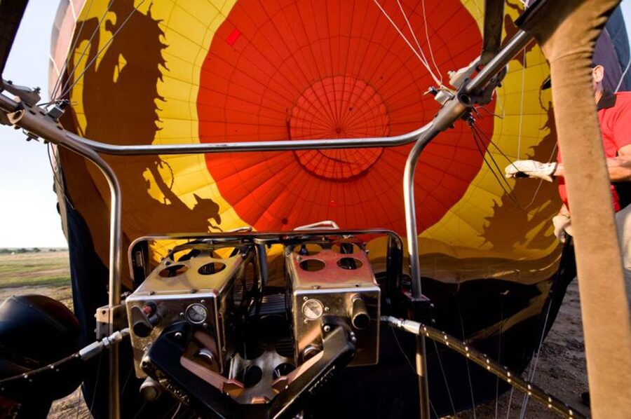 Colorado Springs: Sunrise Hot Air Balloon Flight - Meeting the crew before sunrise
