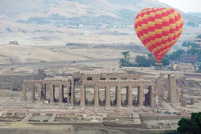 Deluxe Hot air Balloon Luxor - Crossing the Nile before sunrise
