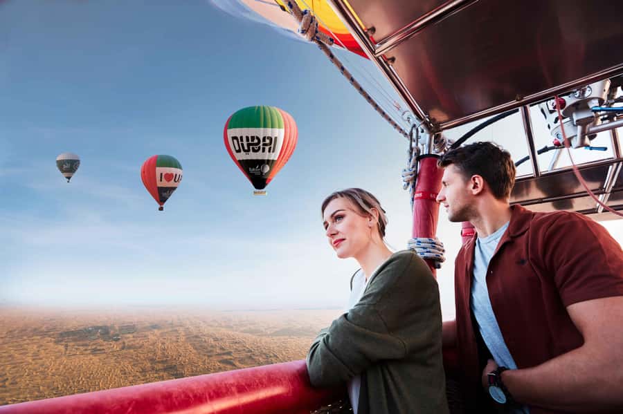 Dubai: Heritage Overnight Safari, Balloon Ride & breakfast - Before sunrise: the hot air balloon flight