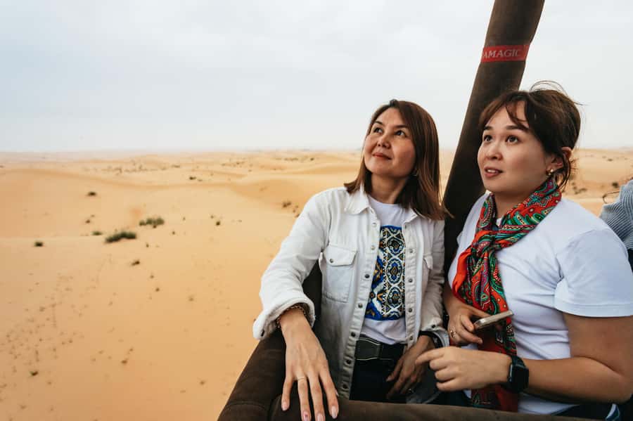 Dubai: Sunrise Balloon Flight with Camel Ride & Breakfast - Landing, breakfast, and the Bedouin camp