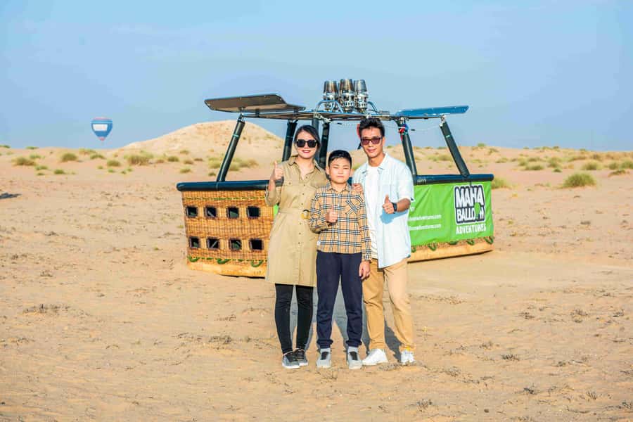 Dubai: Sunrise Hot Air Balloon Ride with Transfers - Clothing, cameras, and what to leave behind